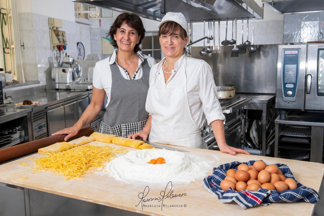 Locanda Italia Serralunga d'Alba Bagian luar foto
