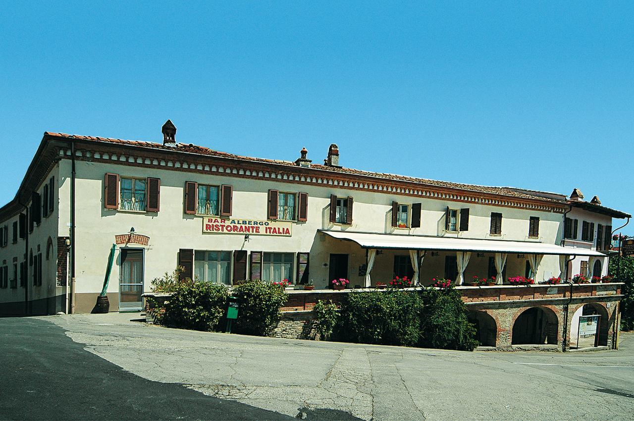 Locanda Italia Serralunga d'Alba Bagian luar foto